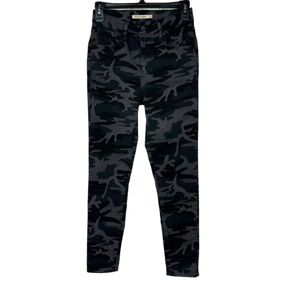Levi’s 721 SZ 26 High-Rise Skinny Jeans Camo Stretch Zip-Fly Pockets Black Gray - Picture 1 of 11
